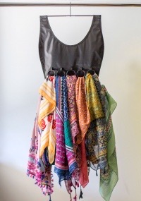 Vestido colgador de fulares